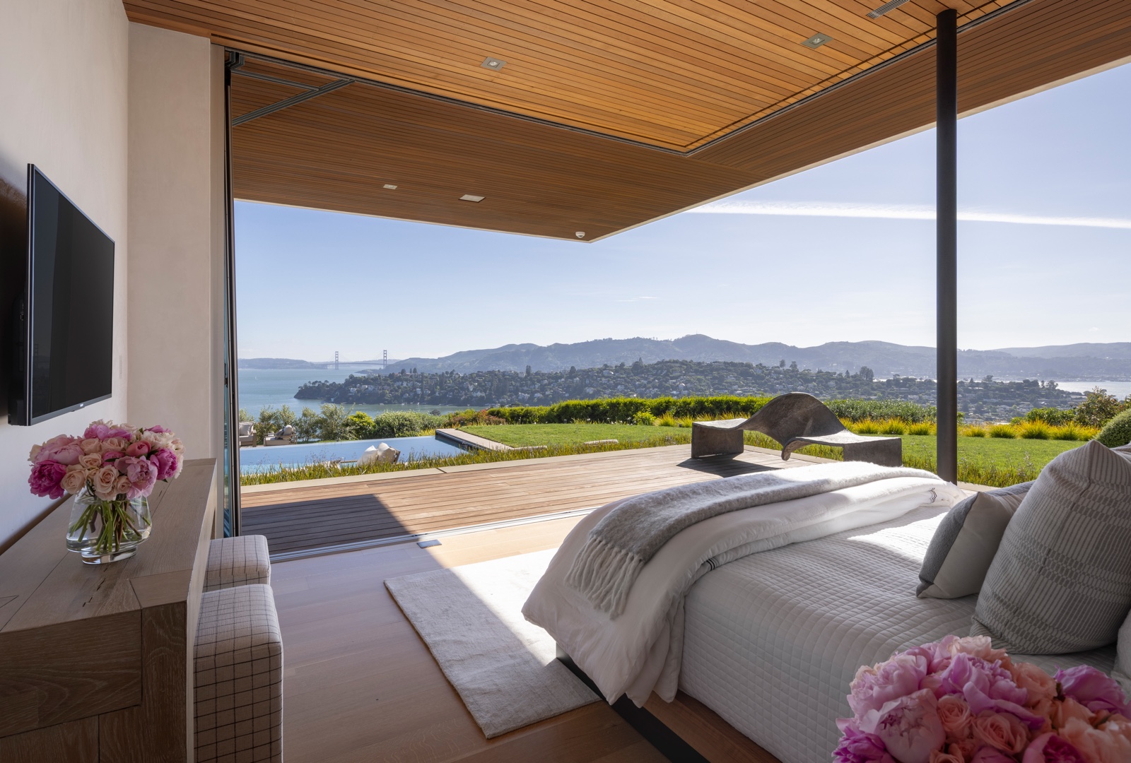 Cantilevered structure — interior detail